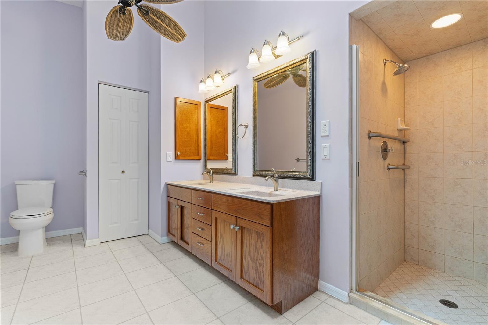 Image 41 of 65 For 2521 Marion Avenue 111
