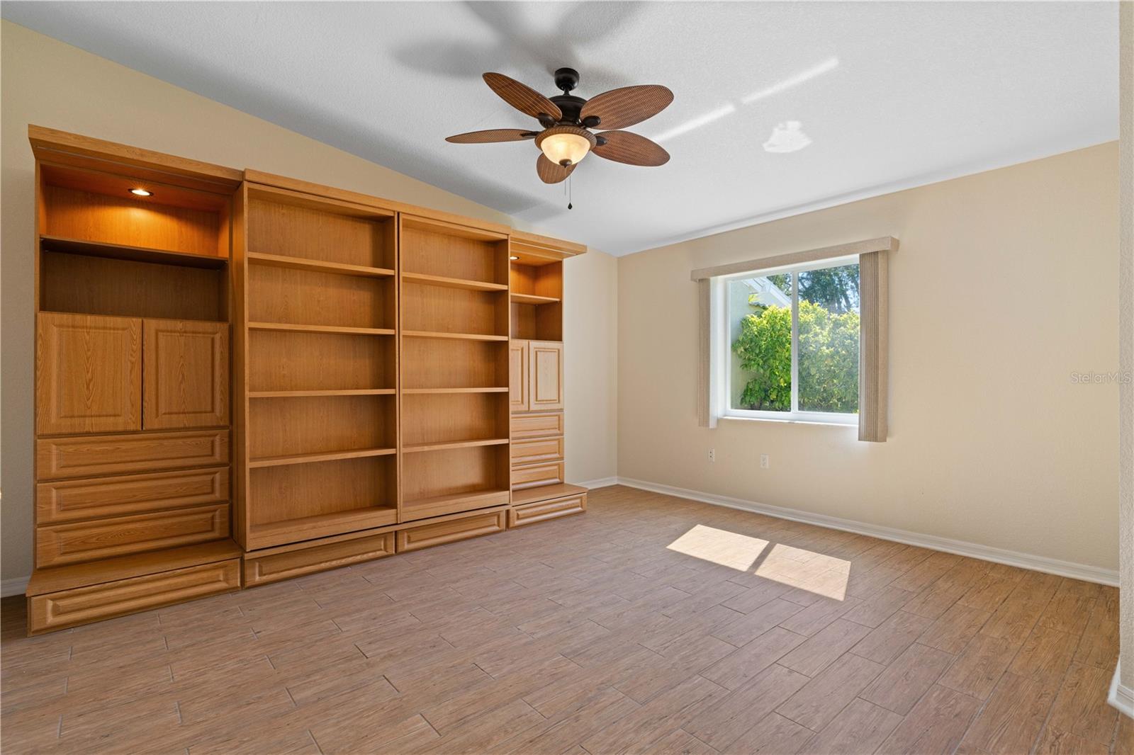 Image 42 of 65 For 2521 Marion Avenue 111