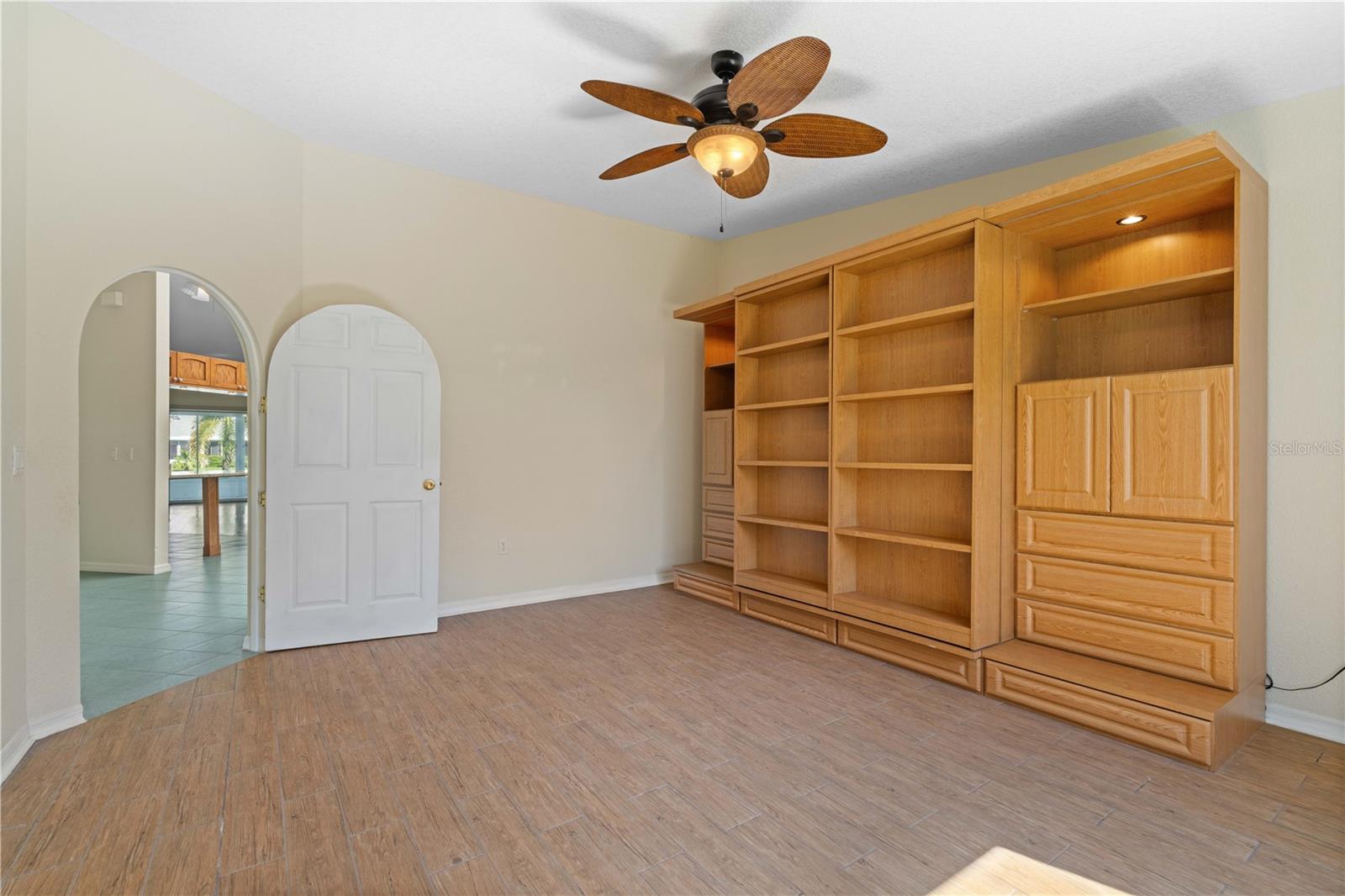 Image 43 of 65 For 2521 Marion Avenue 111
