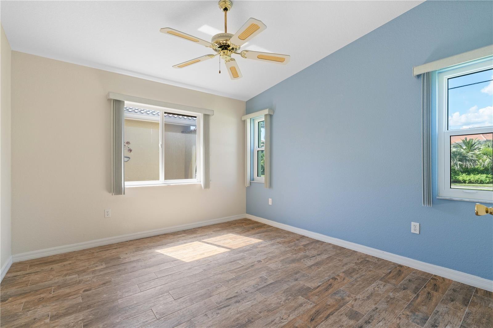 Image 44 of 65 For 2521 Marion Avenue 111