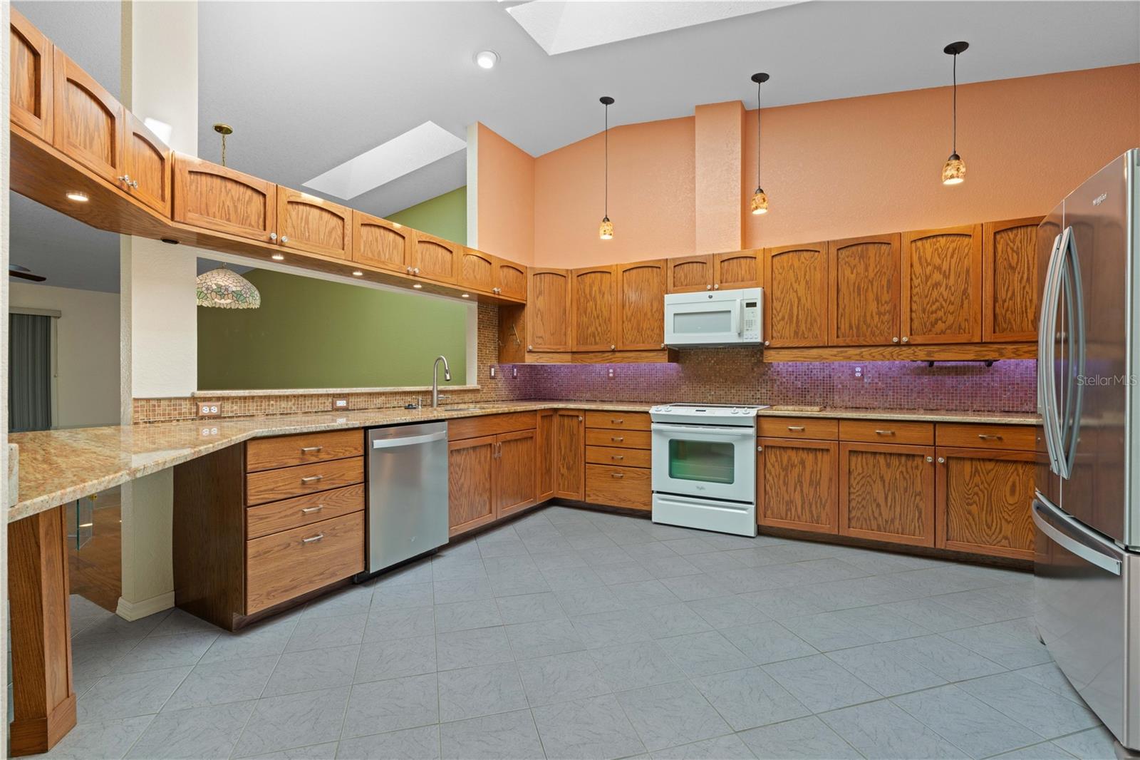 Image 7 of 65 For 2521 Marion Avenue 111