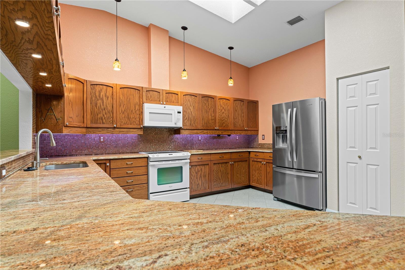 Image 8 of 65 For 2521 Marion Avenue 111