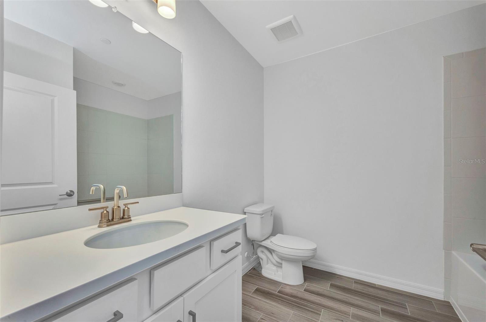 Image 14 of 60 For 23819 Collina Way 102