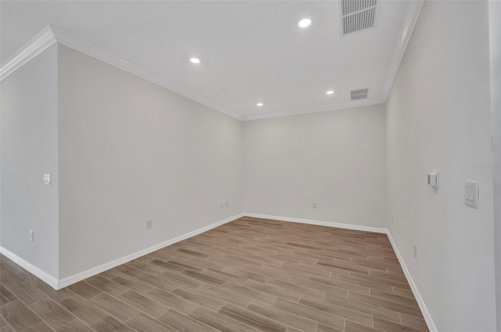 Image 20 of 60 For 23819 Collina Way 102