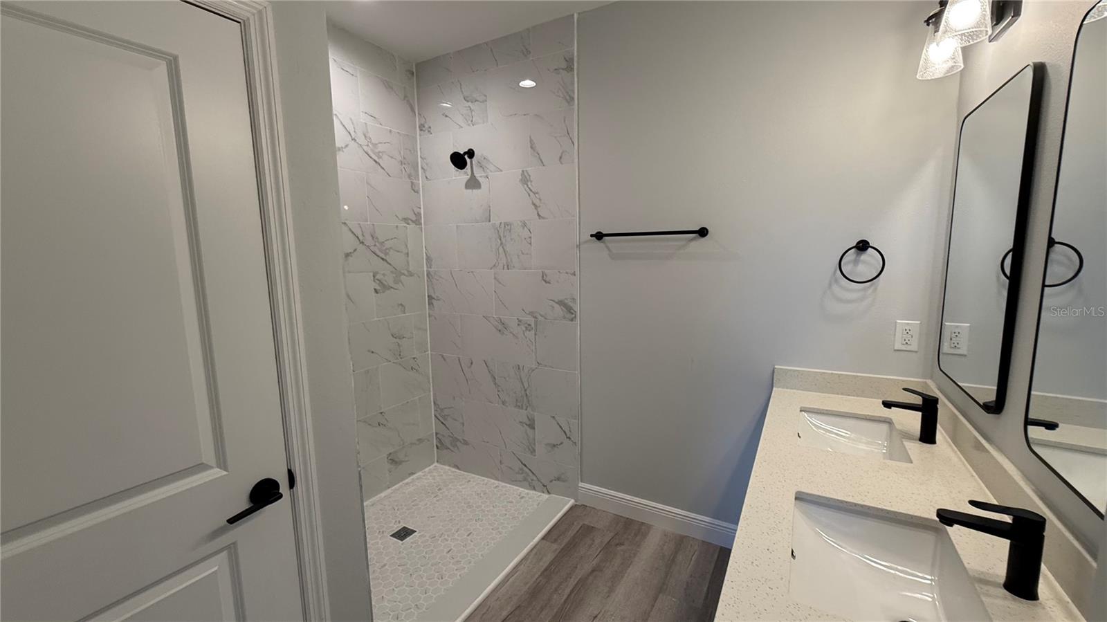 Image 7 of 17 For 1117 Vernon Avenue