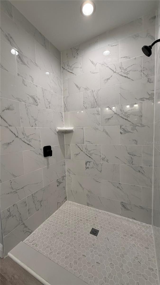 Image 8 of 17 For 1117 Vernon Avenue