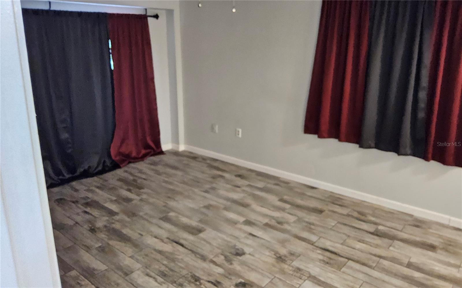 Image 23 of 33 For 1108 Ample Avenue