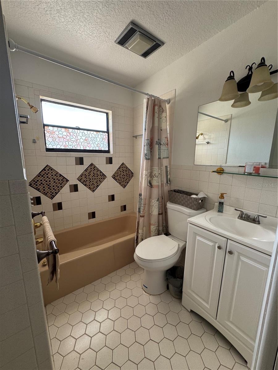 Image 20 of 49 For 701 Roanoke Place