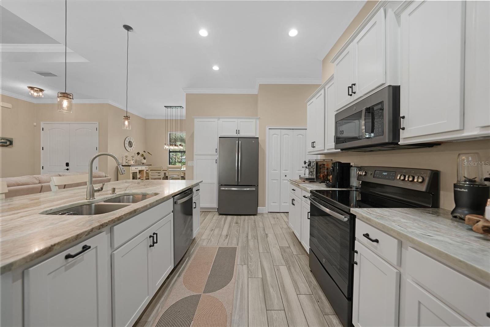 Image 17 of 69 For 4399 Glordano Avenue