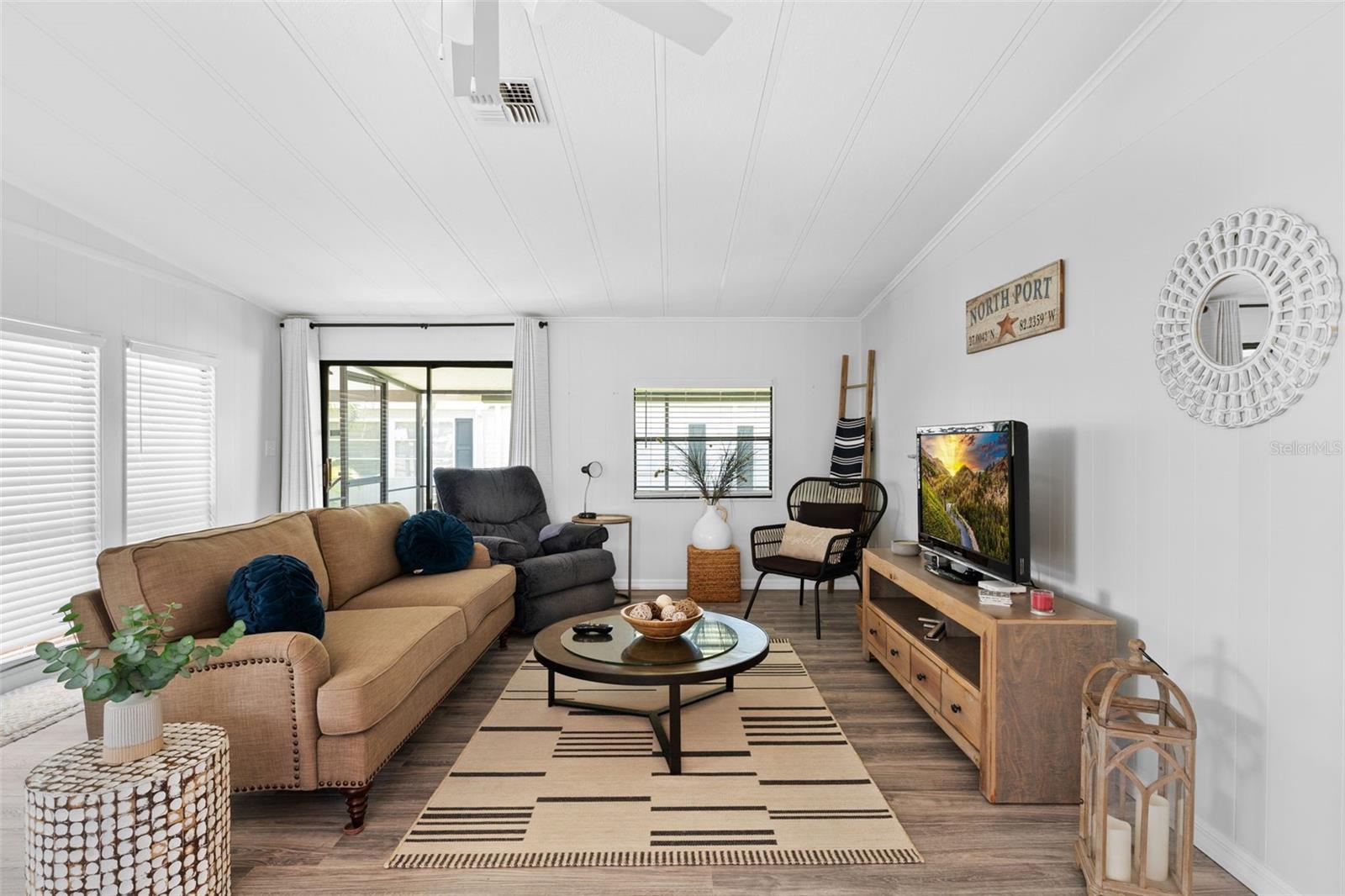 Image 11 of 72 For 219 Martinique Road