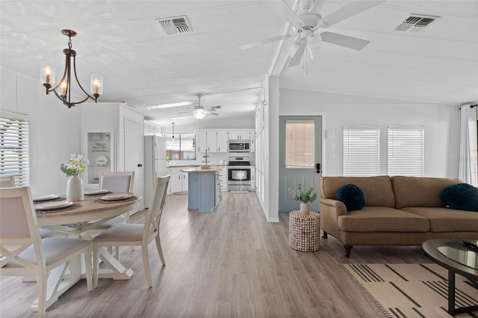 Image 12 of 72 For 219 Martinique Road