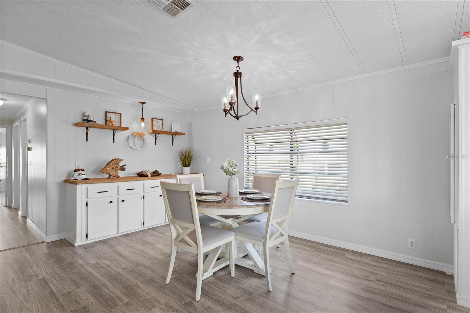 Image 14 of 72 For 219 Martinique Road