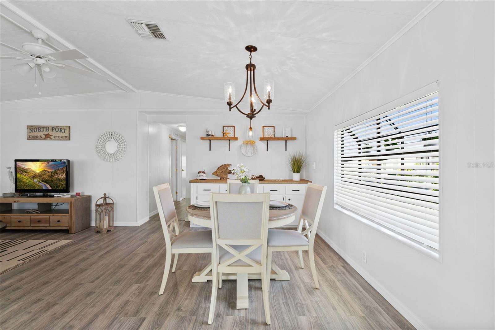 Image 15 of 72 For 219 Martinique Road