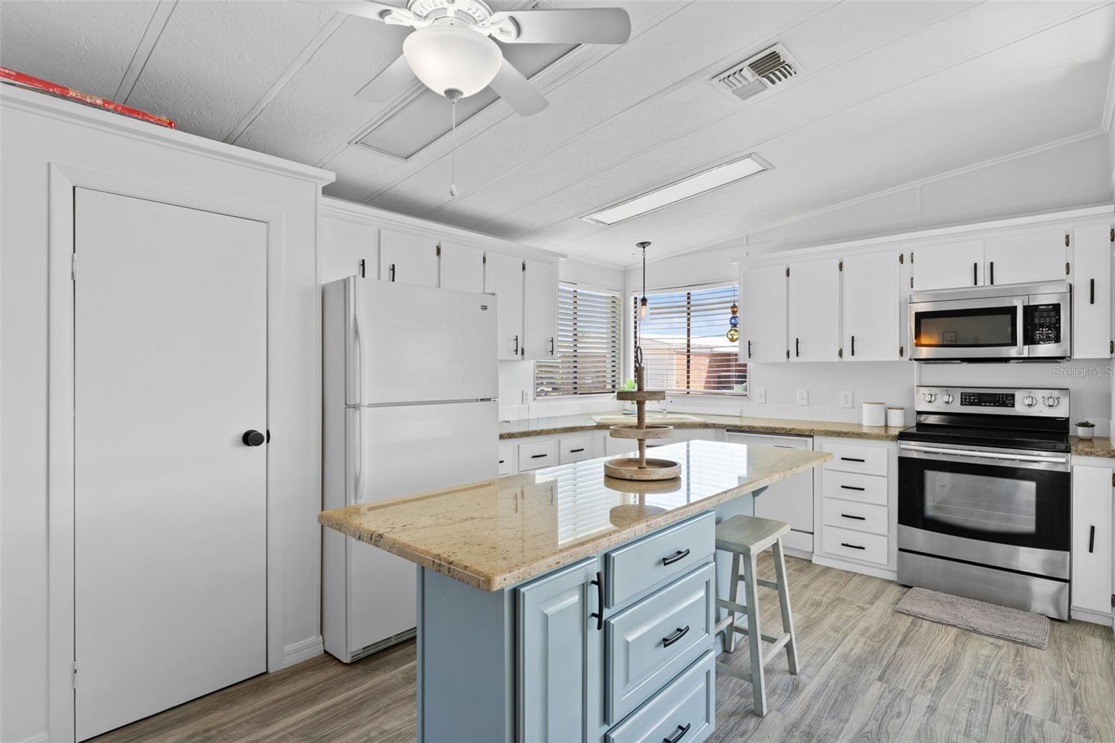 Image 30 of 72 For 219 Martinique Road