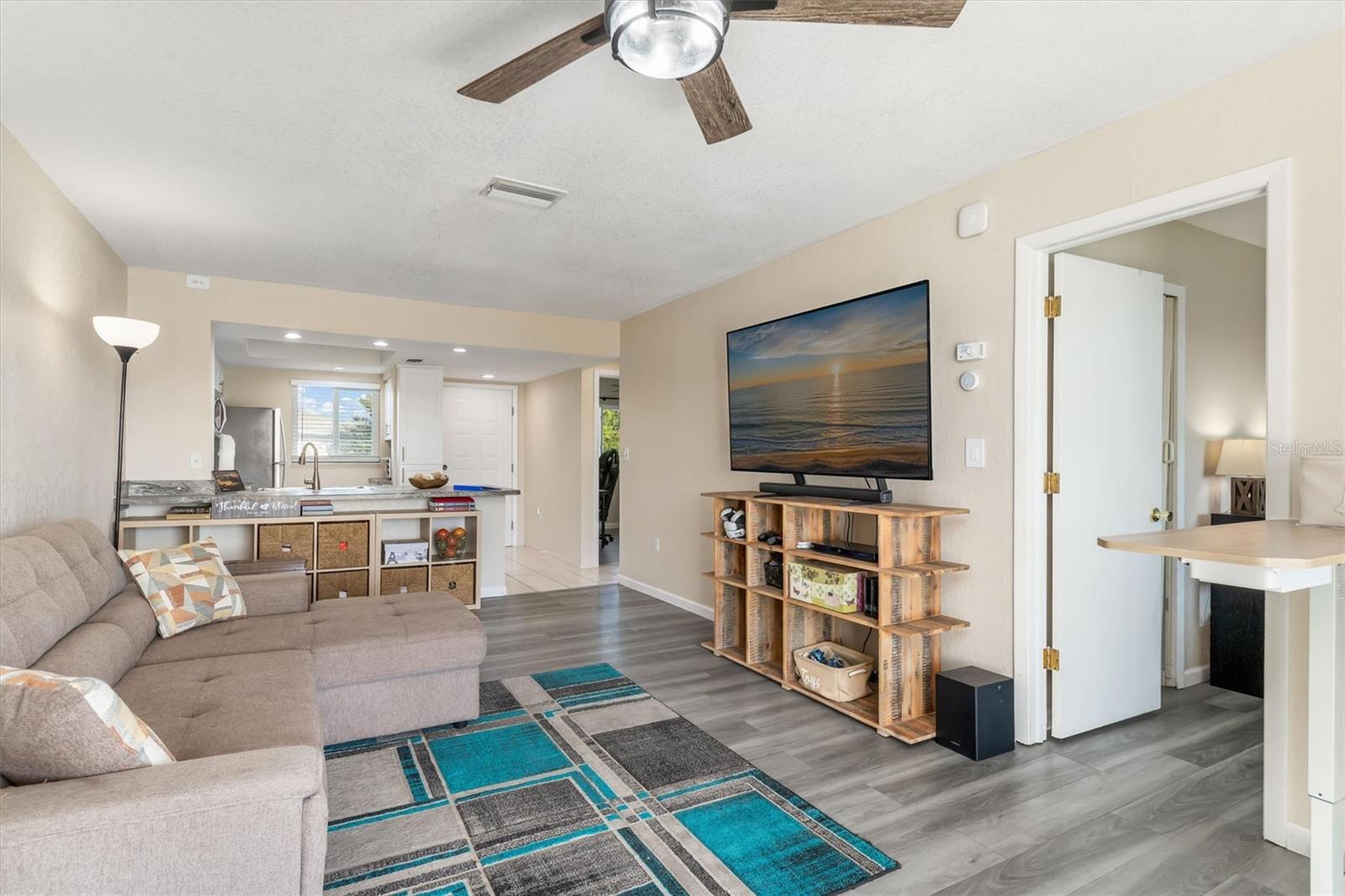 Image 9 of 46 For 12538 Kingsway Circle 505
