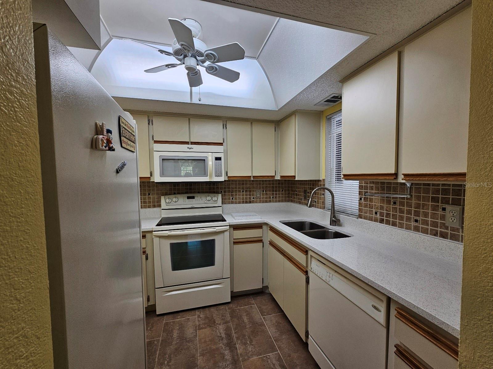 Image 4 of 56 For 19505 Quesada Avenue B203