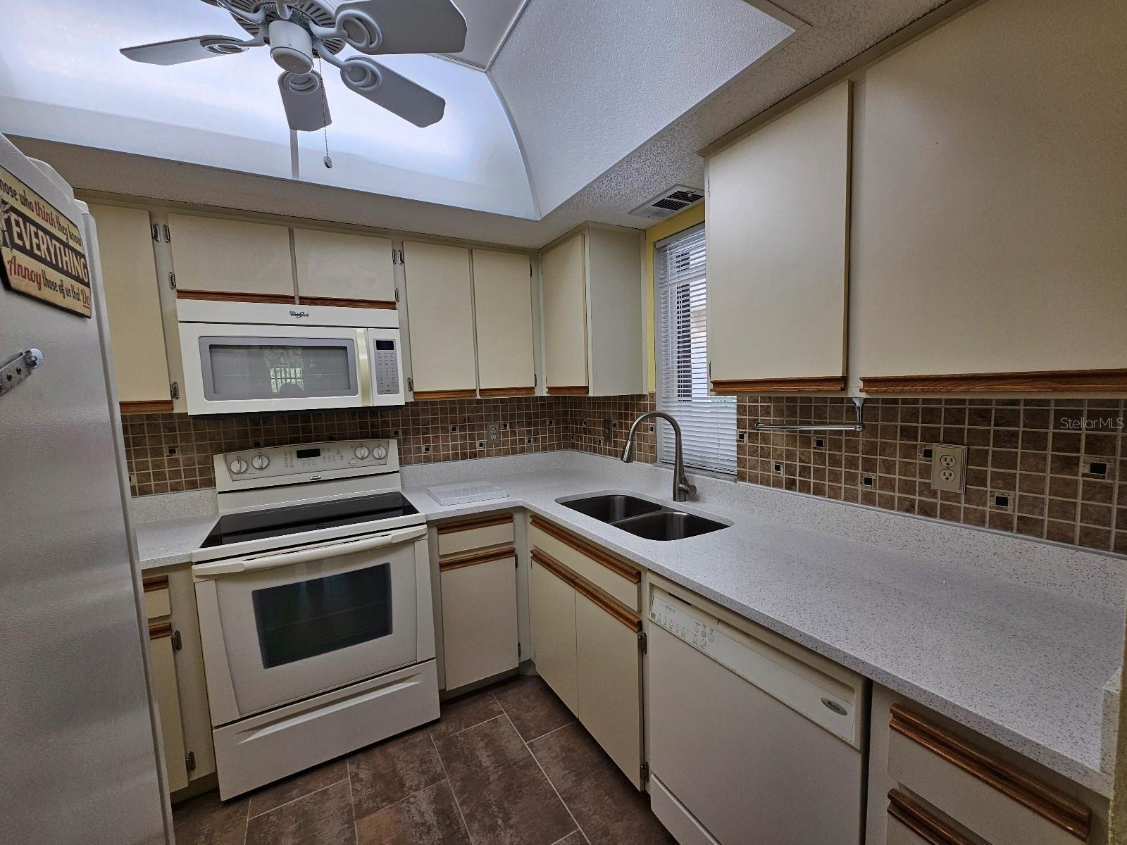 Image 6 of 56 For 19505 Quesada Avenue B203