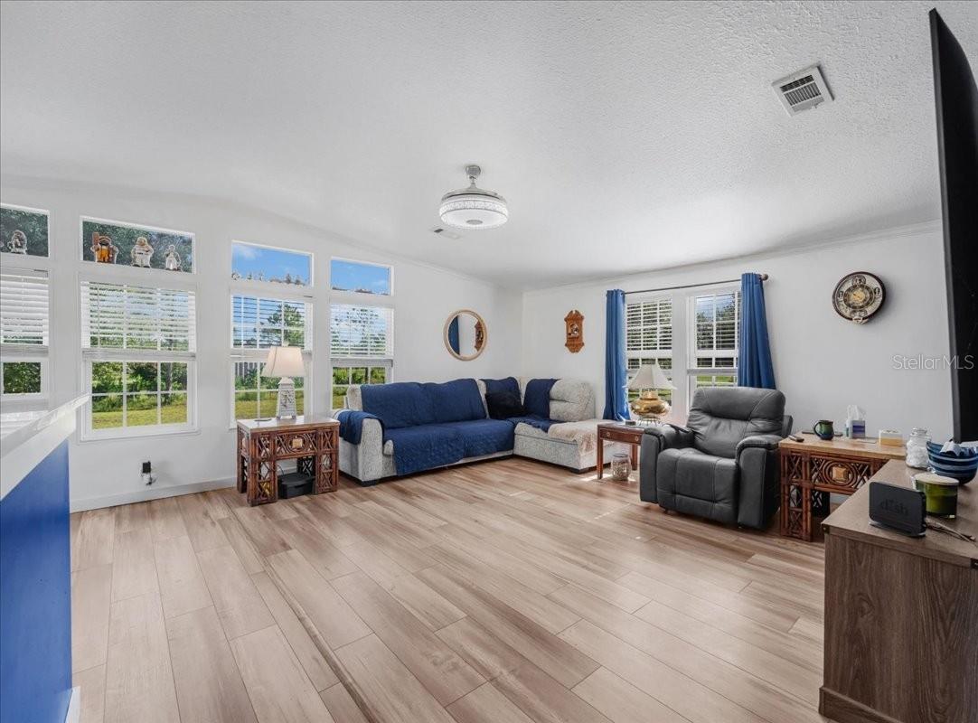Image 15 of 48 For 6106 Alan Boulevard