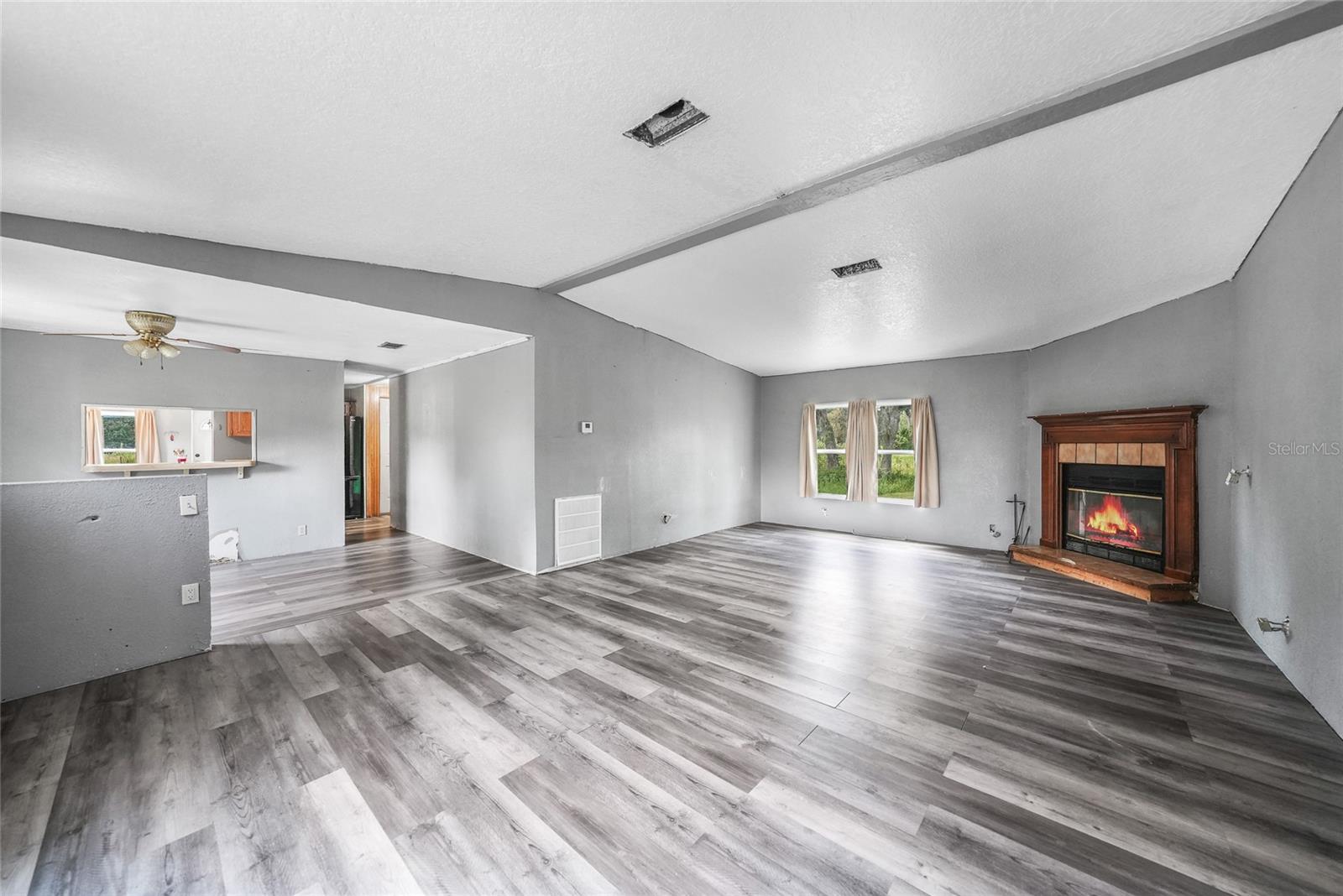 Image 2 of 51 For 4865 Dill Road