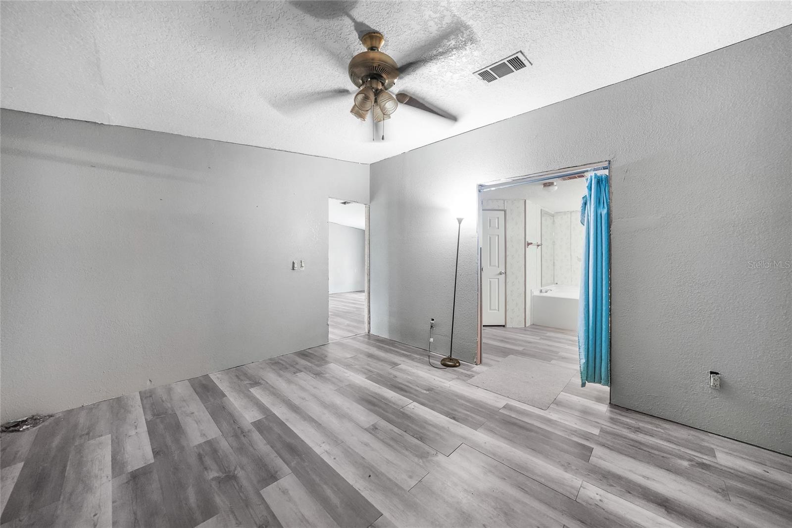 Image 22 of 51 For 4865 Dill Road