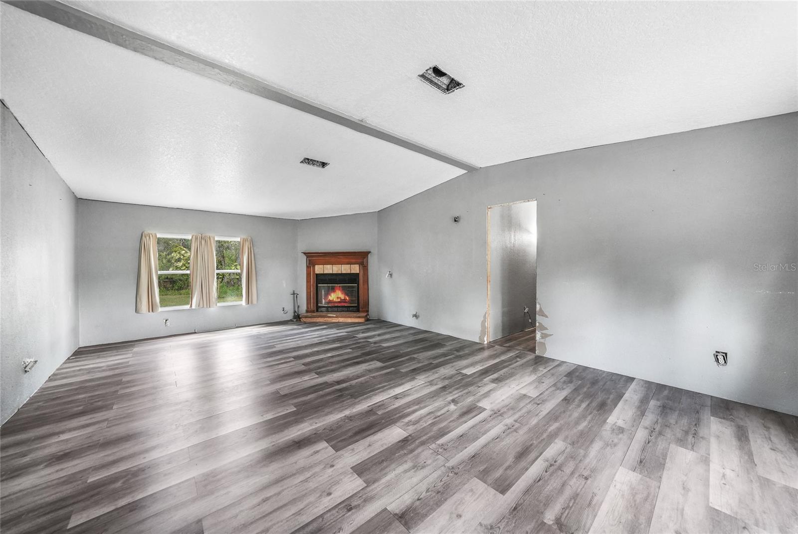Image 3 of 51 For 4865 Dill Road