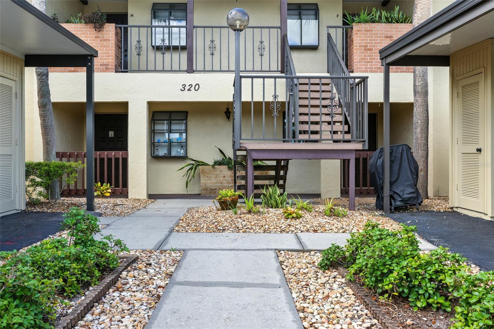 320 Mission Trail N F