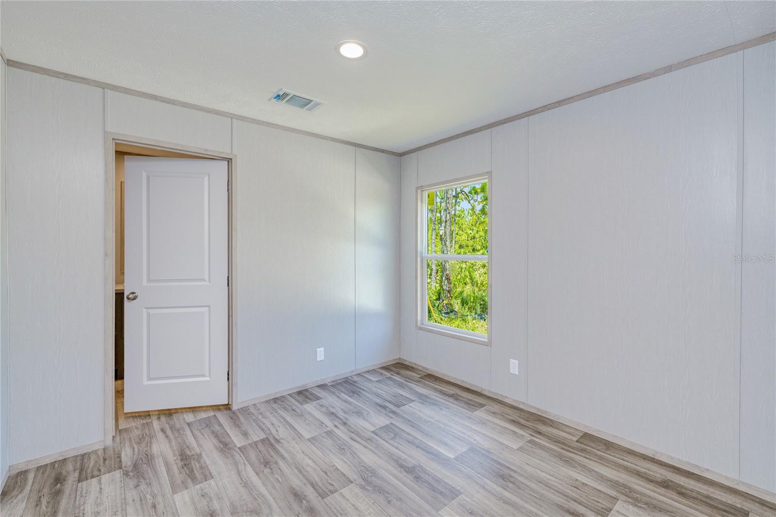 Image 10 of 38 For 7523 Acorn Boulevard