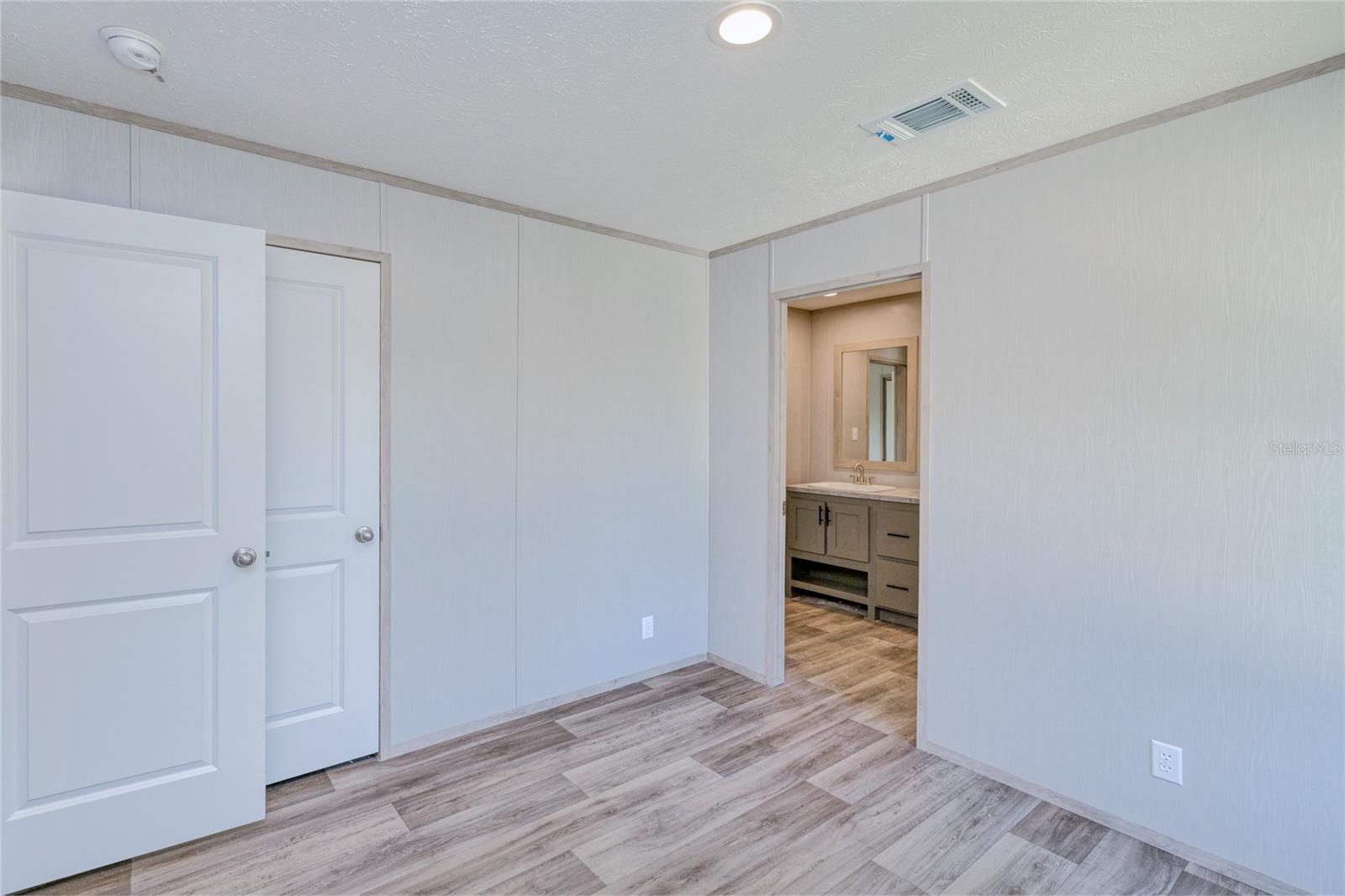 Image 12 of 38 For 7523 Acorn Boulevard