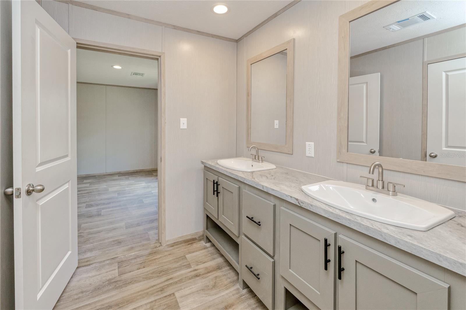 Image 13 of 38 For 7523 Acorn Boulevard