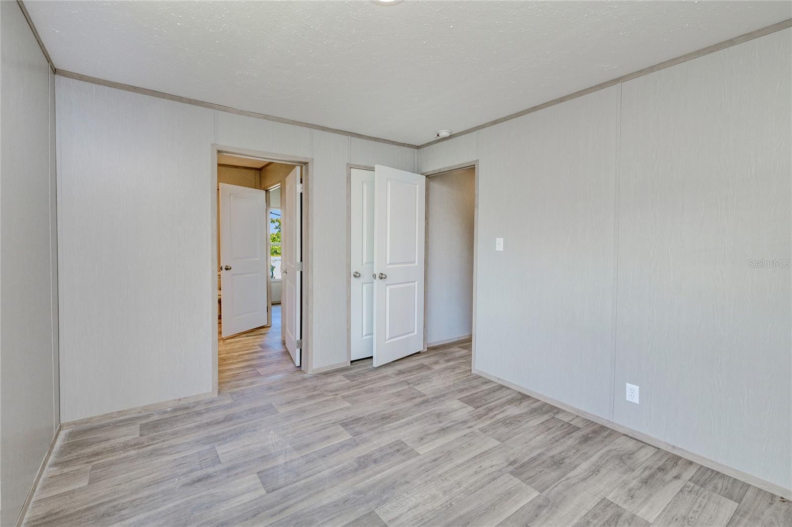 Image 17 of 38 For 7523 Acorn Boulevard