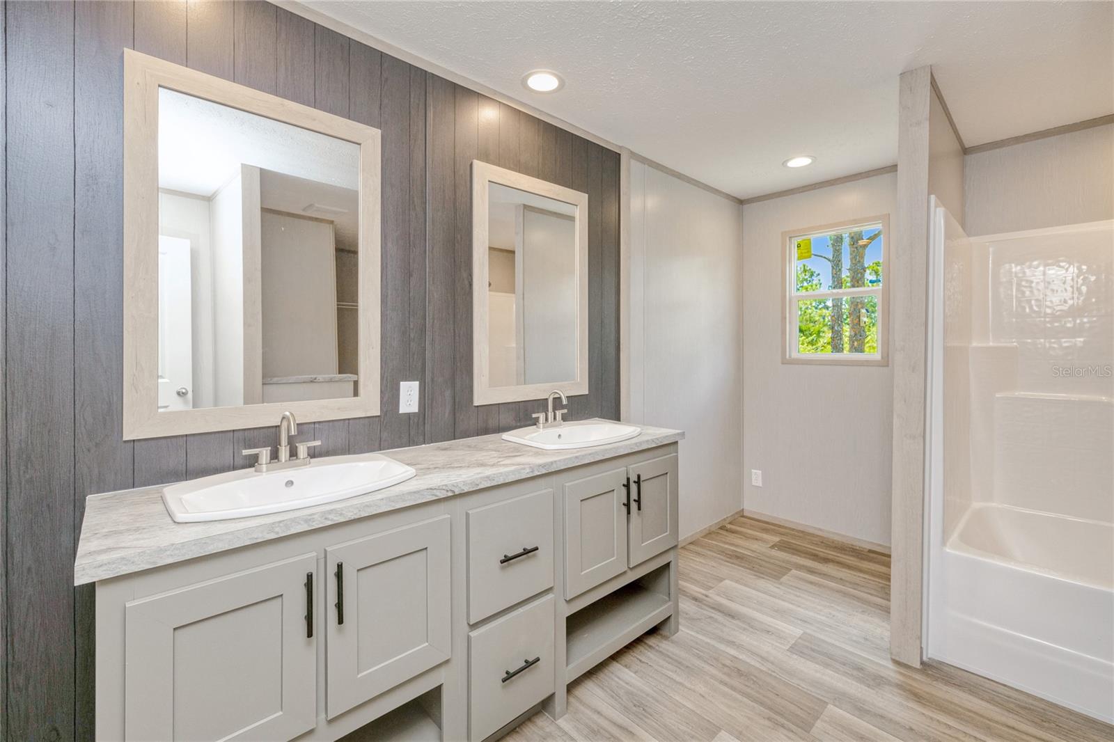 Image 21 of 38 For 7523 Acorn Boulevard