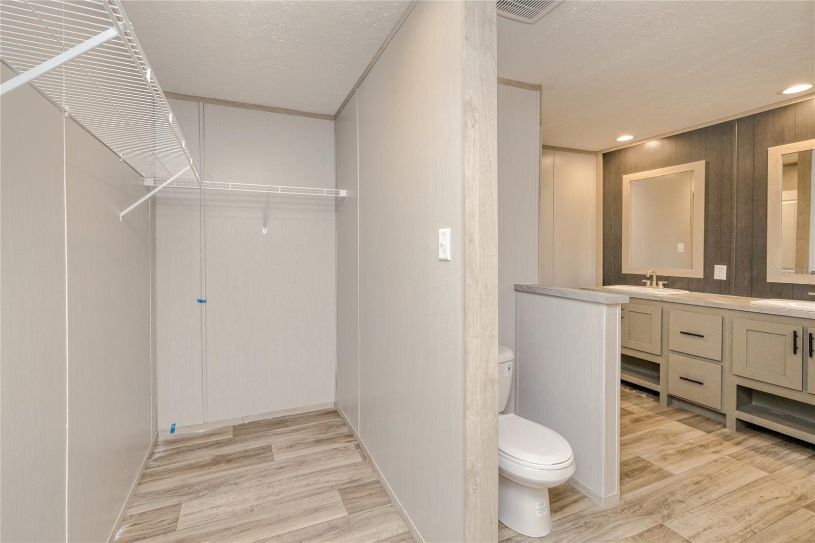 Image 24 of 38 For 7523 Acorn Boulevard