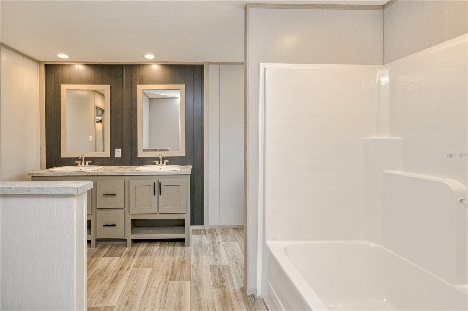 Image 26 of 38 For 7523 Acorn Boulevard