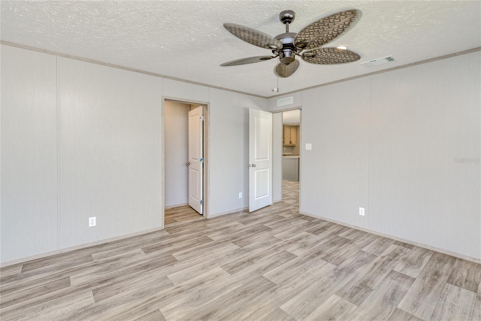 Image 31 of 38 For 7523 Acorn Boulevard