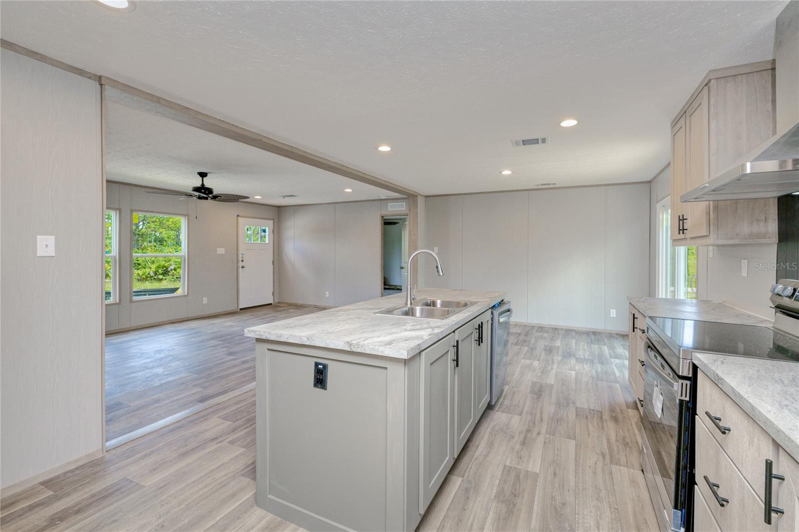 Image 5 of 38 For 7523 Acorn Boulevard