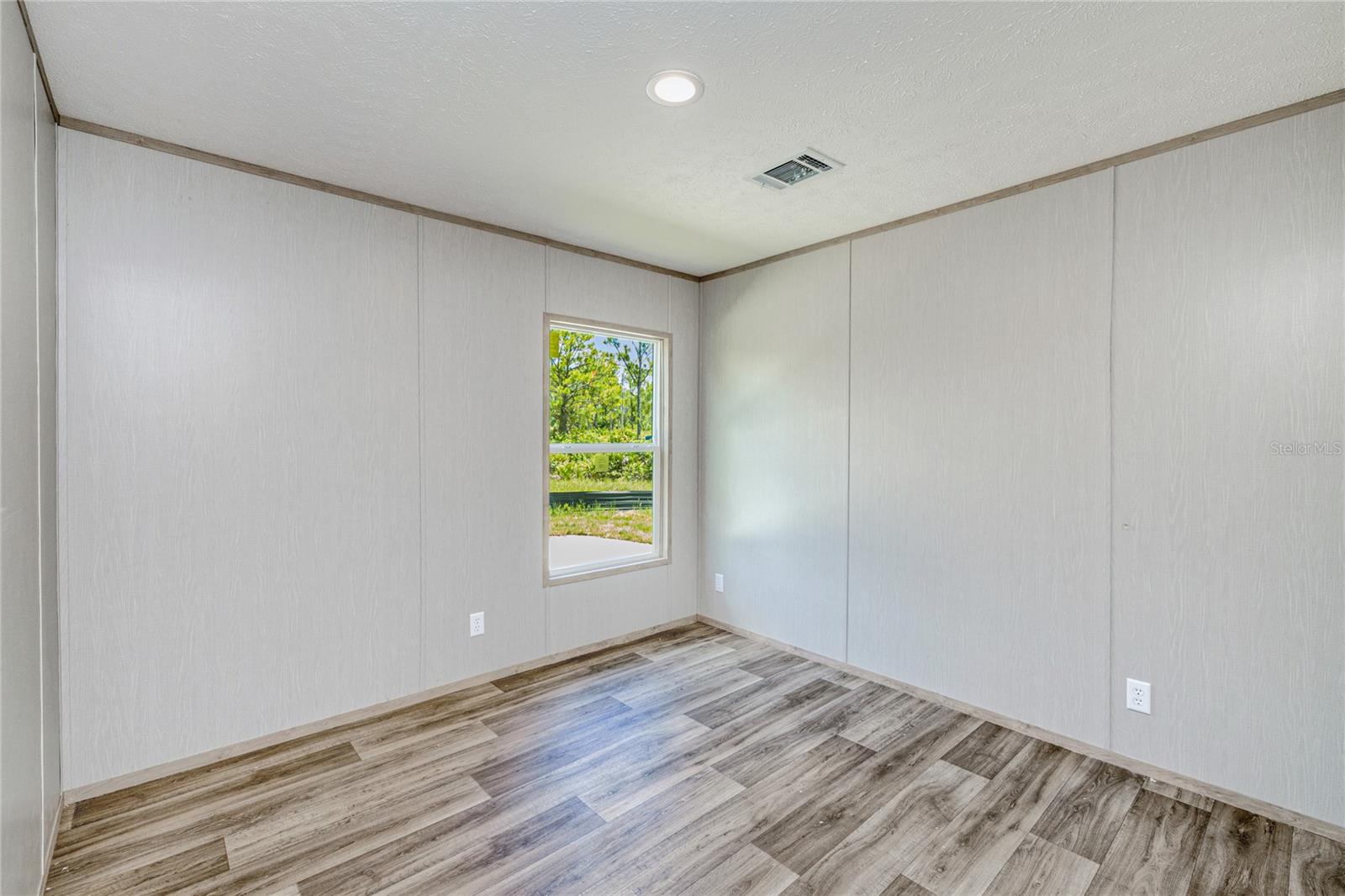 Image 7 of 38 For 7523 Acorn Boulevard