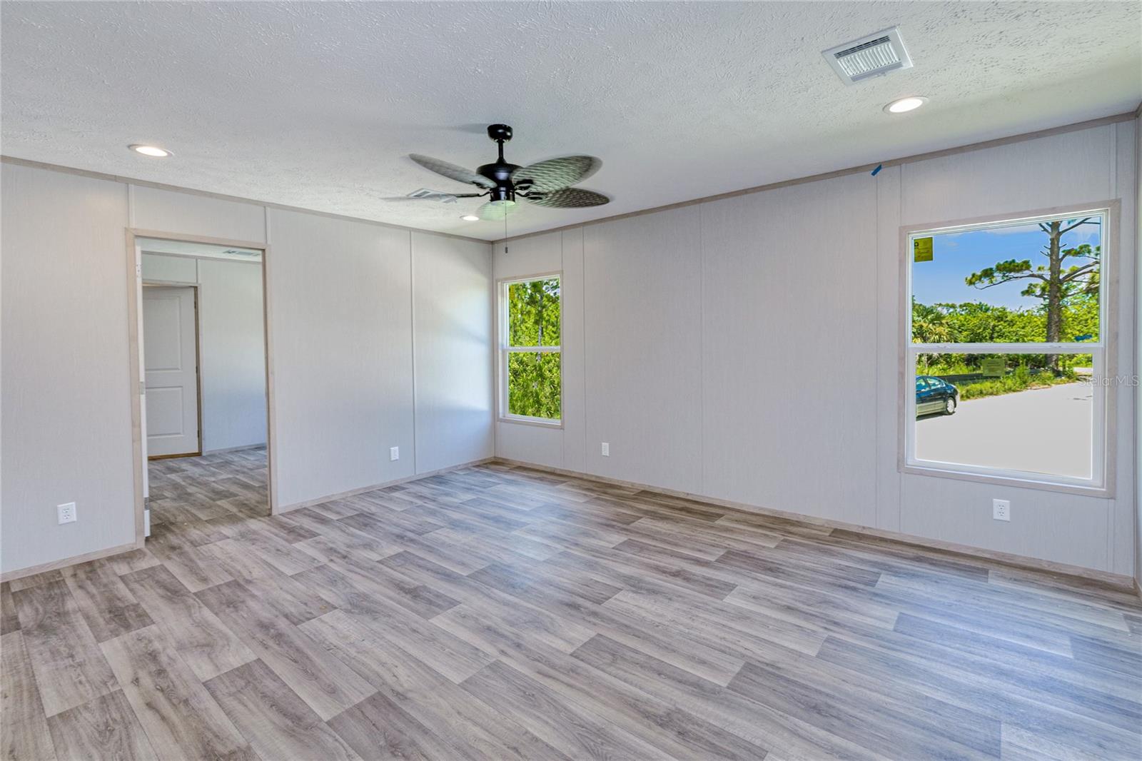 Image 8 of 38 For 7523 Acorn Boulevard
