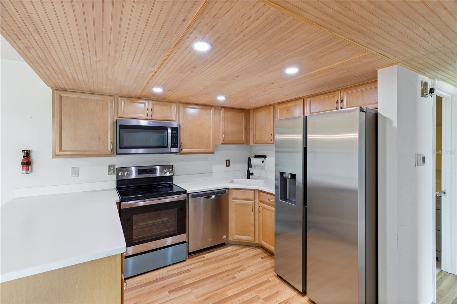 Image 11 of 33 For 2300 Aaron Street 206