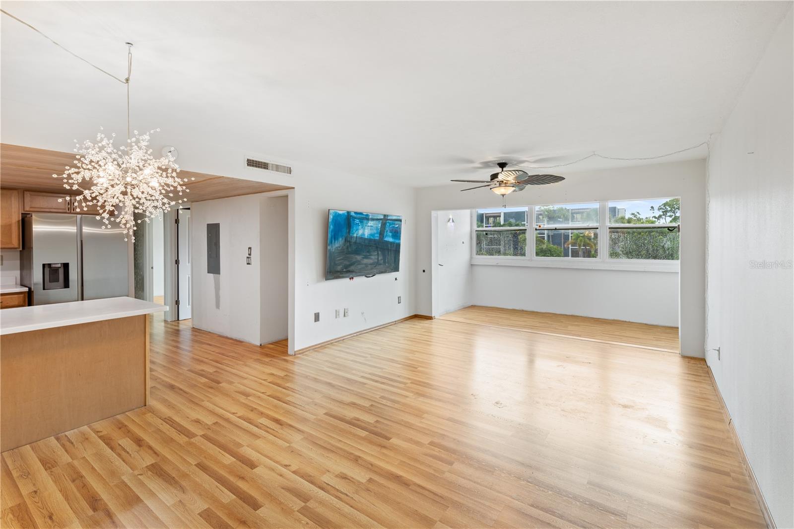 Image 4 of 33 For 2300 Aaron Street 206