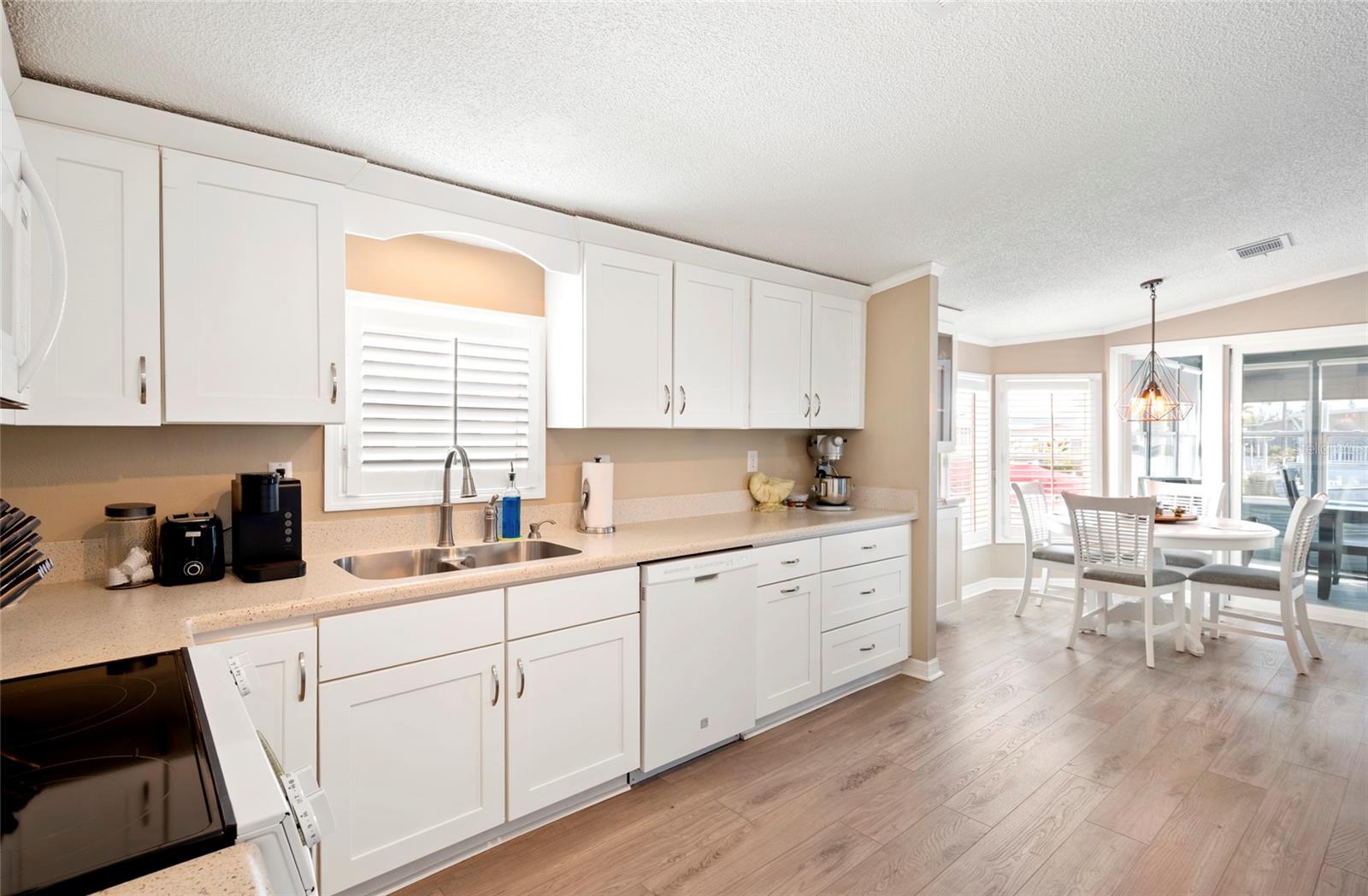 Image 10 of 25 For 4300 Riverside Drive 206