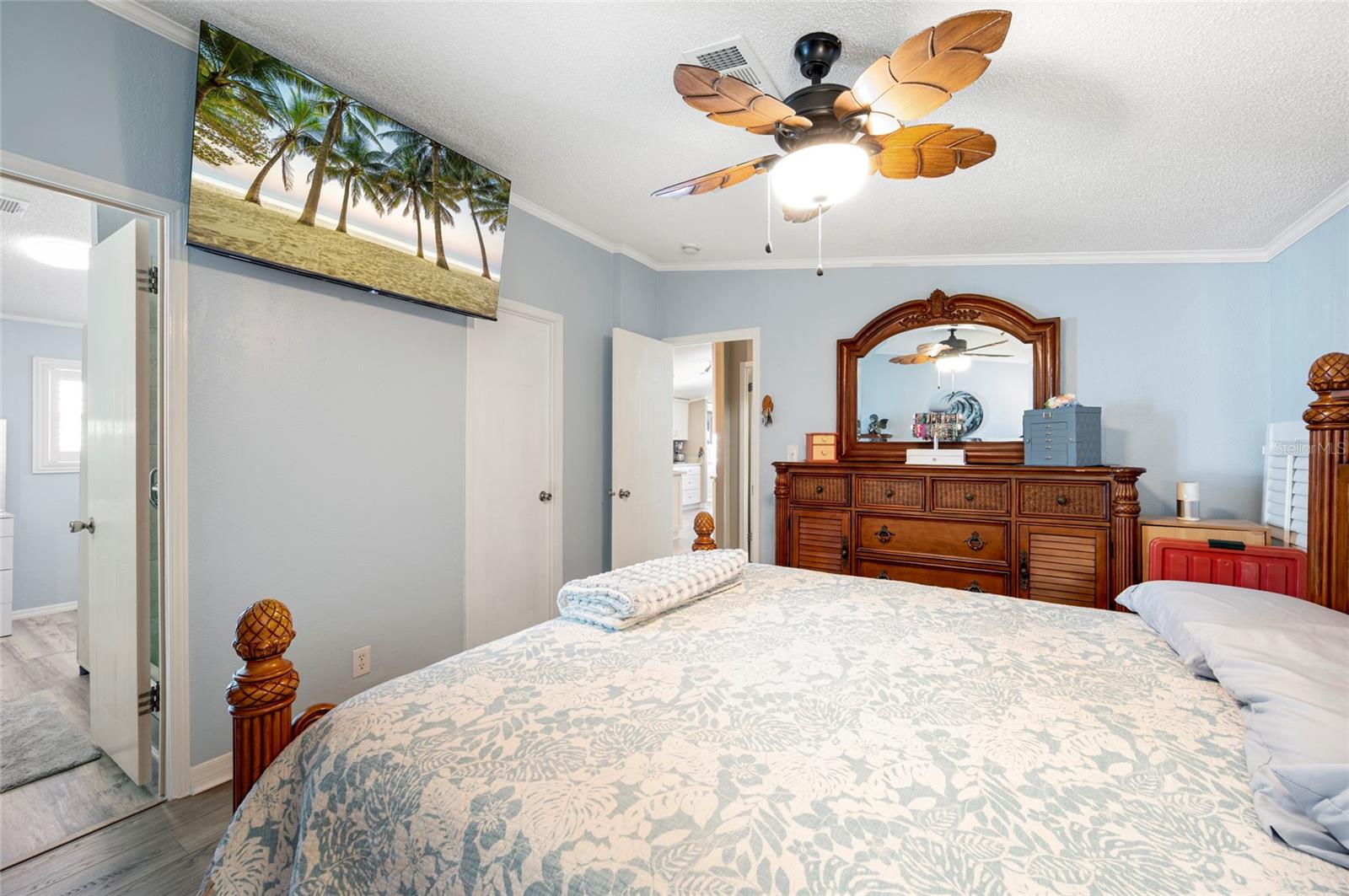 Image 16 of 25 For 4300 Riverside Drive 206