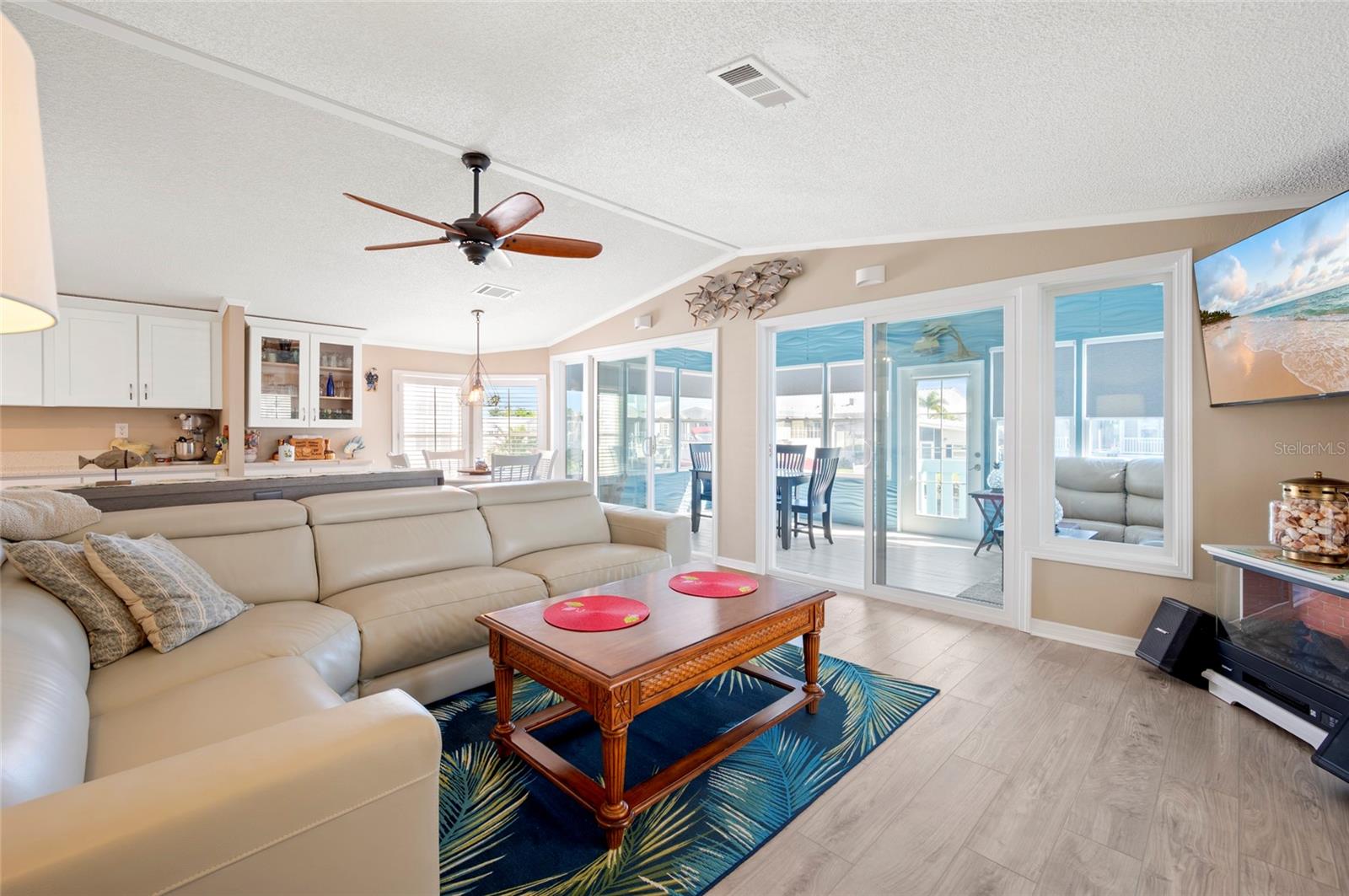 Image 3 of 25 For 4300 Riverside Drive 206
