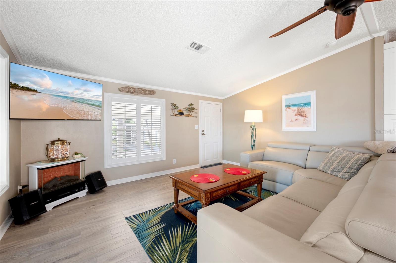 Image 4 of 25 For 4300 Riverside Drive 206