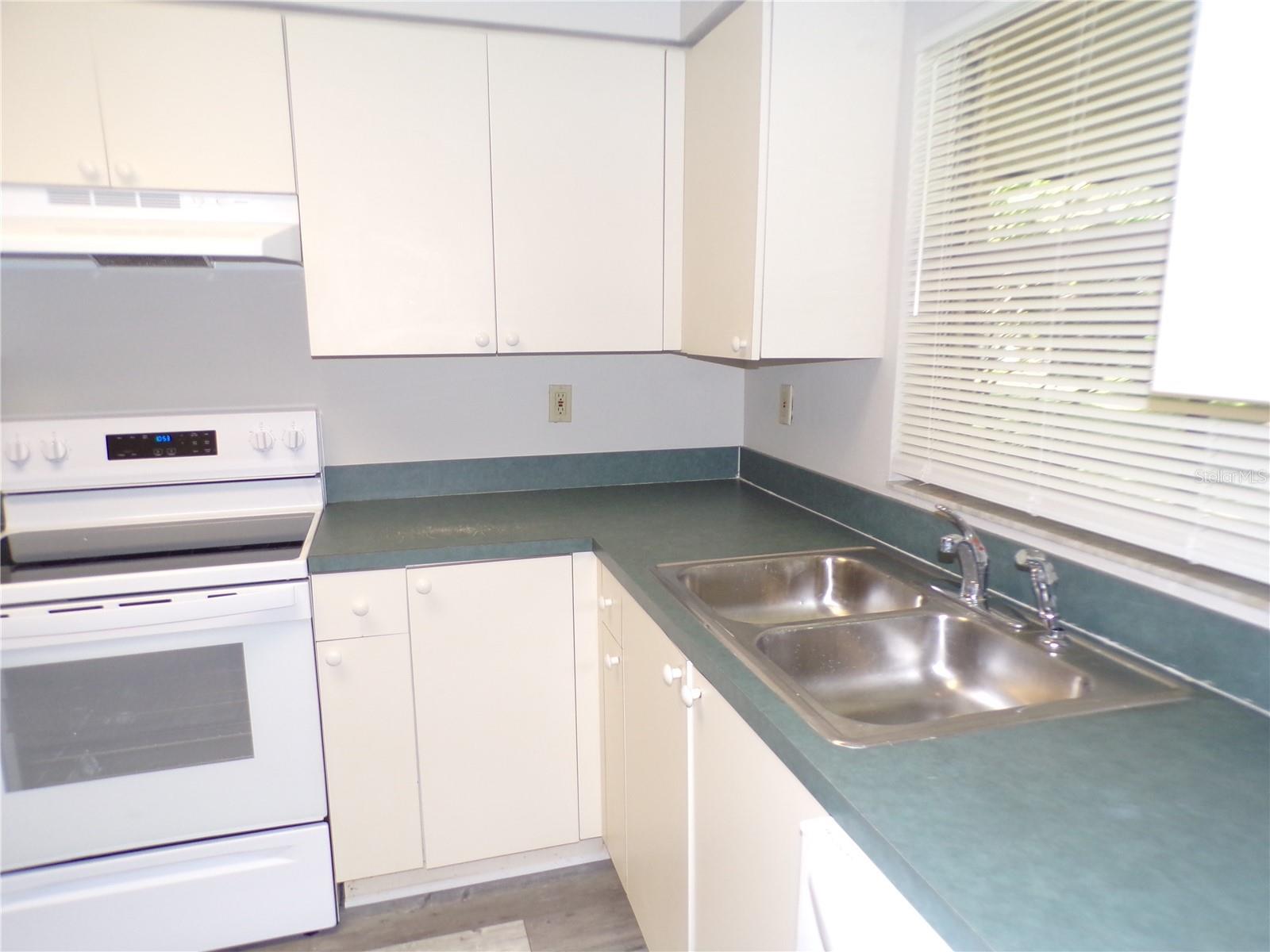 Image 16 of 28 For 1088 Melville Road A