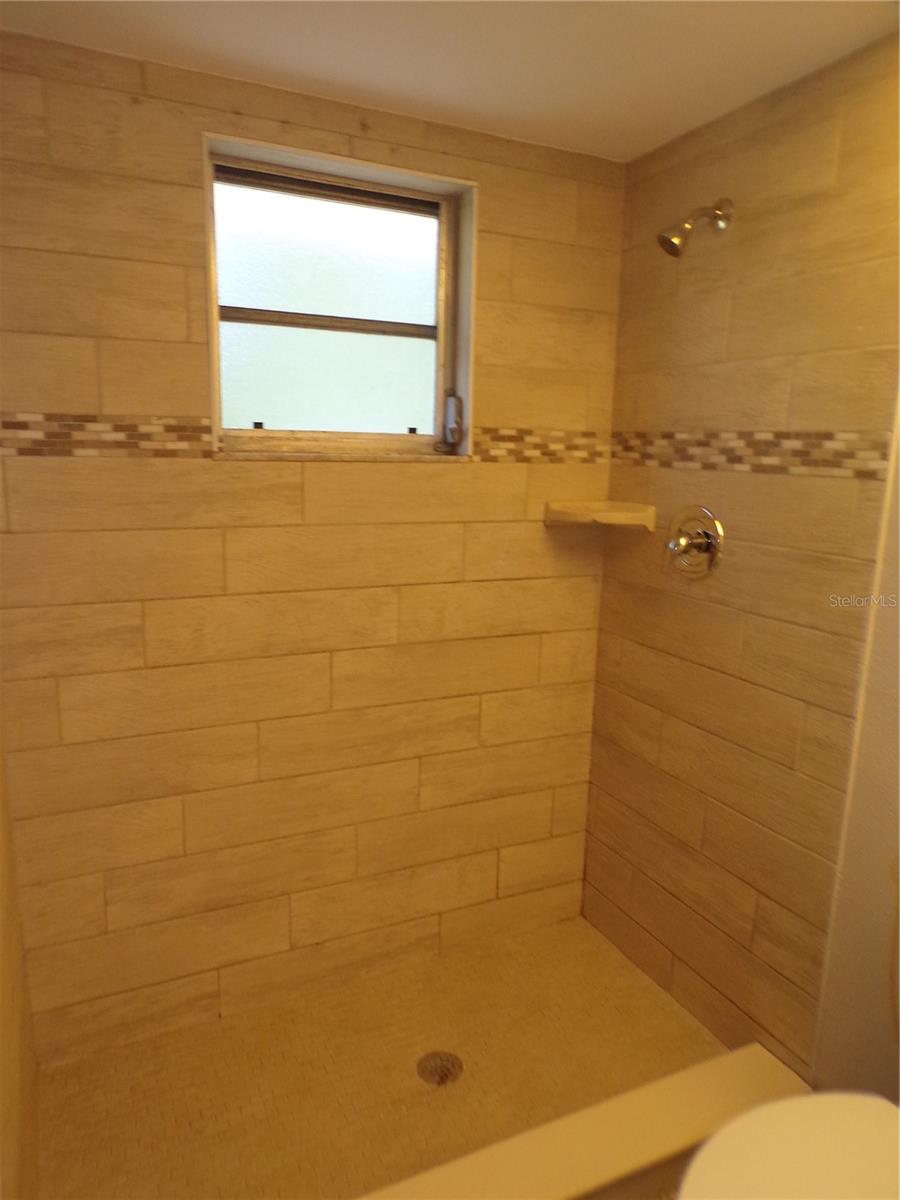 Image 20 of 28 For 1088 Melville Road A
