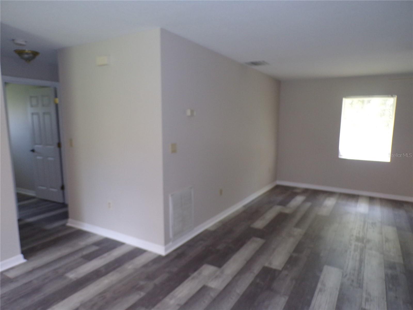 Image 4 of 28 For 1088 Melville Road A