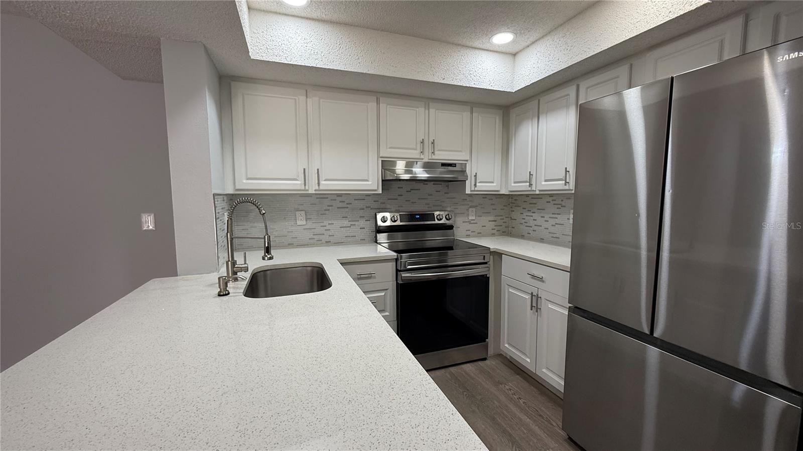 Image 6 of 17 For 19505 Quesada Avenue U104
