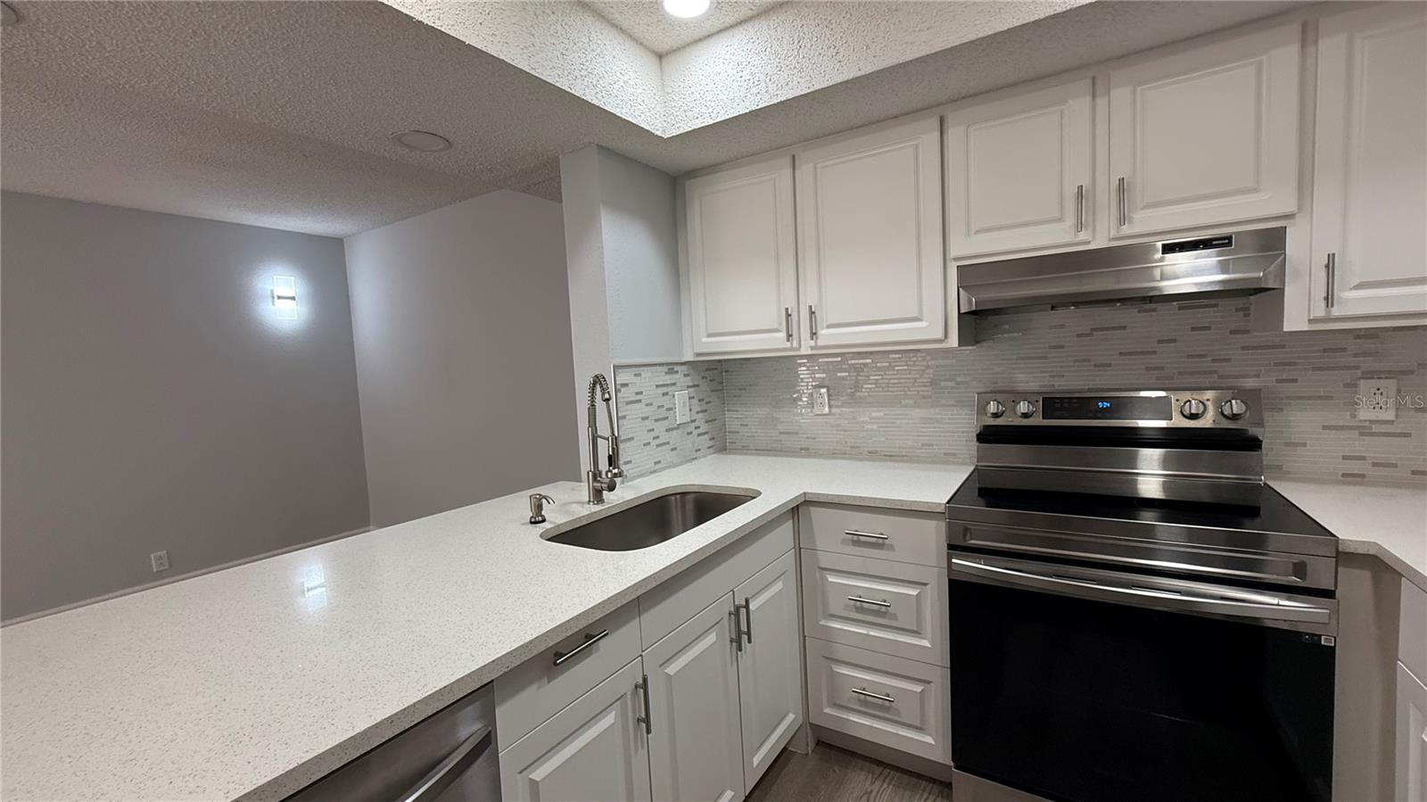 Image 7 of 17 For 19505 Quesada Avenue U104