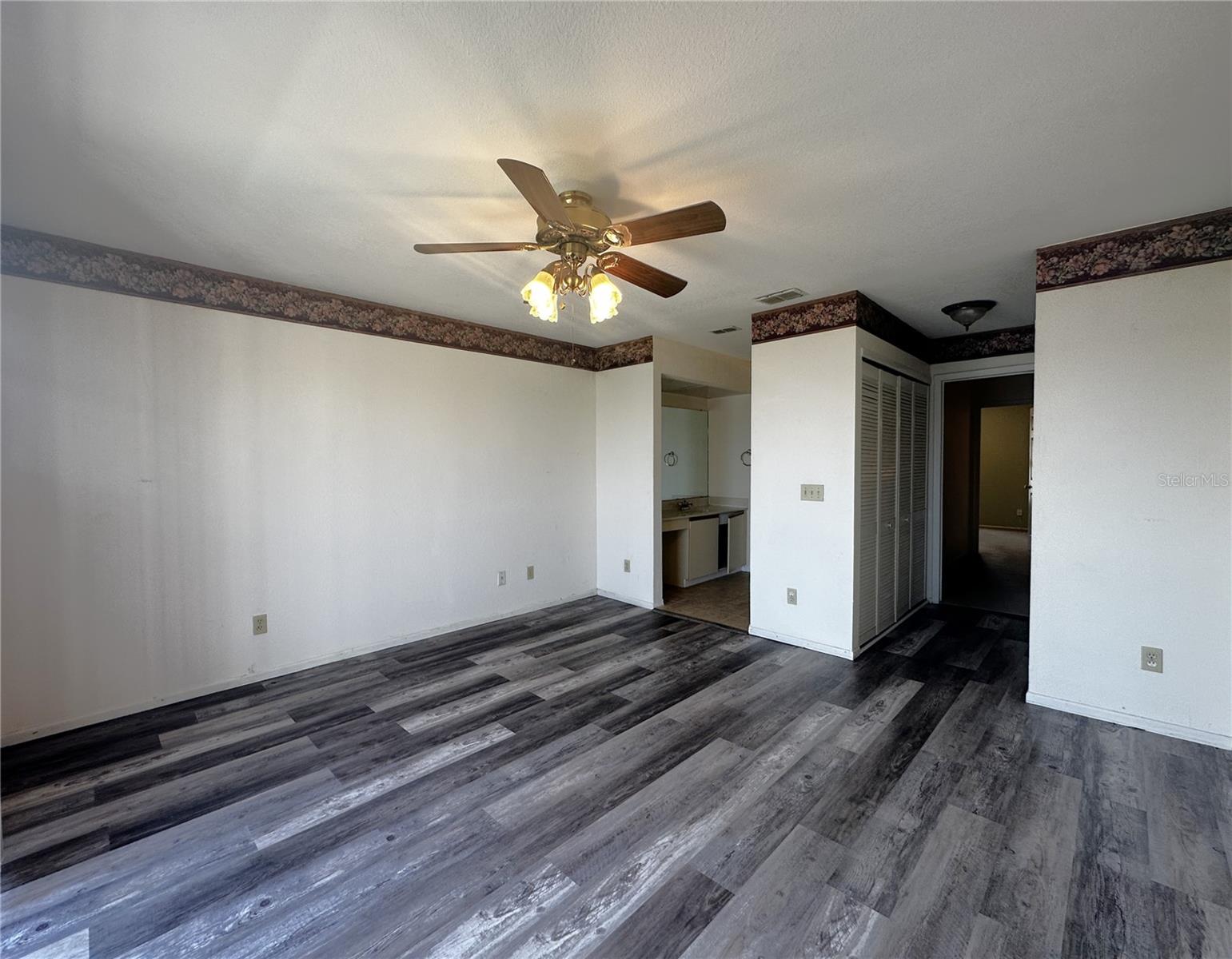 Image 10 of 17 For 26310 Rampart Boulevard 505 (e)