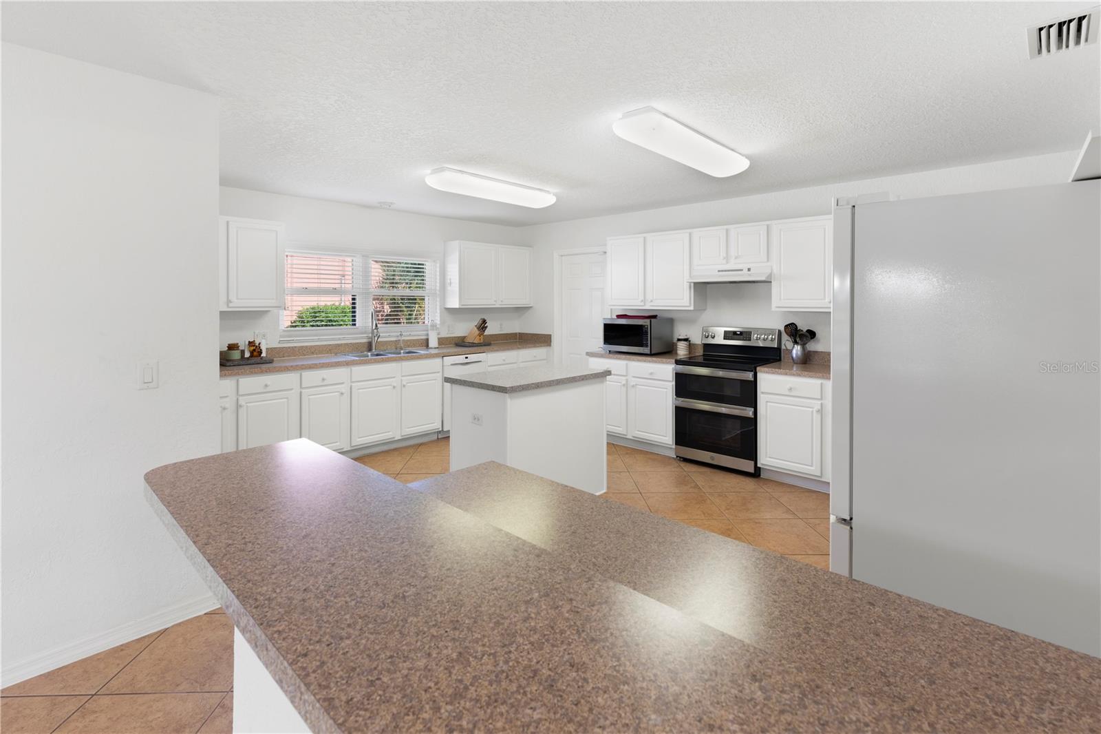 Image 11 of 45 For 26467 Valparaiso Drive